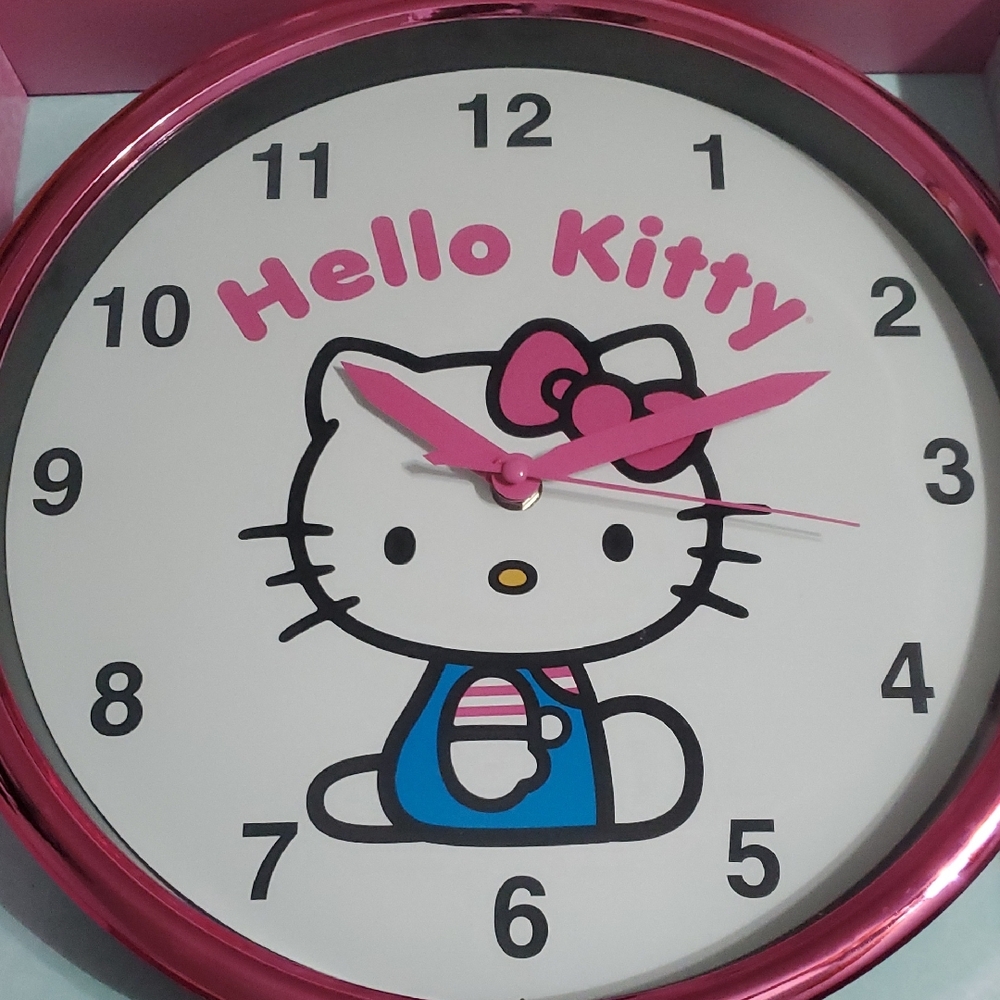 Hello Kitty‎ pink metallic magenta analog wall clock